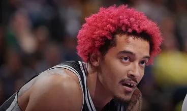 TA：索汉不打算与马刺协商买断，计划留在球队打完本赛季